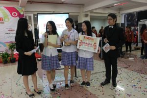 Tim SMA Kristen Gloria menjadi pemenang FTJC