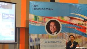 Wahyudi Wibowo saat menyampaikan materi dalam IBM Business Forum