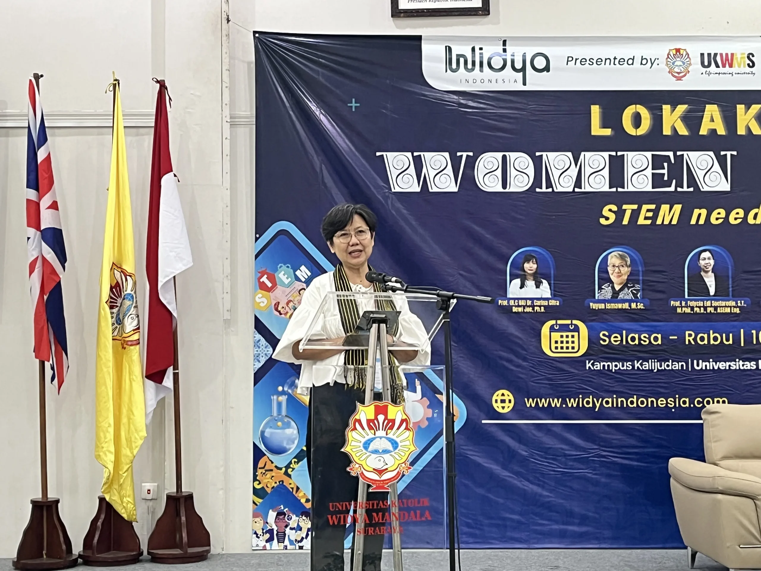 Prof Anita Lie Guru Besar FKIP UKWMS dalam Lokakarya Women in STEM