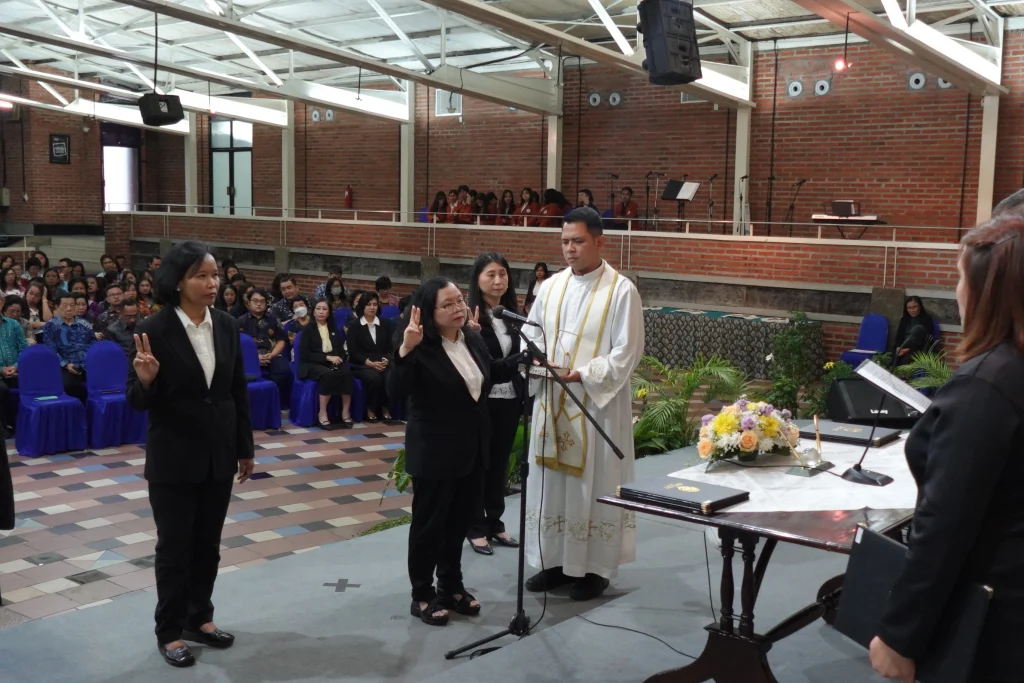 Prosesi Sumpah Jabatan Rektor dan Para Wakil Rektor UKWMS di Auditorium B UKWMS Kampus Dinoyo (dok. PKP UKWMS)