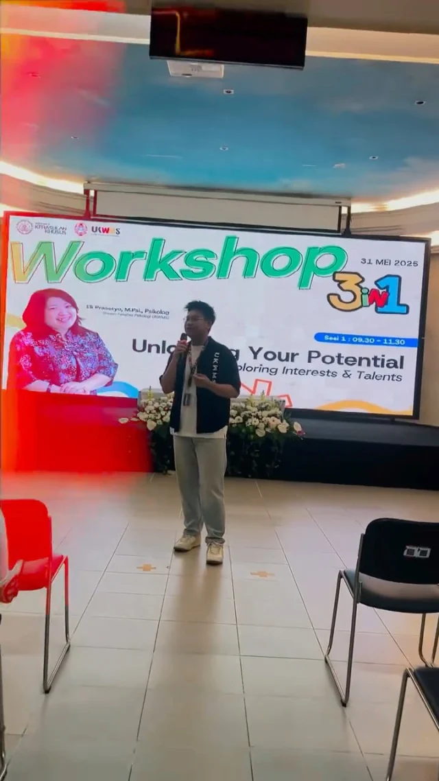 Hi Wimates! 👋

Yuk intip keseruan UKWMS Goes to Gereja Katolik St. Yakobus dalam event 3 in 1 (3 Missions, 1 Vision) yang berlangsung pada 31 Mei 2025 lalu! 🎉

Di acara ini, UKWMS berbagi insight menarik mulai dari:
✨ Unlocking Our Potential bareng Eli Prasetyo, M.Psi., Psikolog dari Fakultas Psikologi 
💸 Financial Talk bareng Erick Teofilus Gunawan, SE., MIB dari Fakultas Bisnis
💬 dan sharing inspiratif dari alumni Fakultas Bisnis, Eva Marcella, S.Ak. 

Nggak cuma itu, ada juga sesi konsultasi pendaftaran, langsung di booth UKWMS
dan booth WMLI buat kamu yang pengen tahu lebih banyak soal kursus Bahasa Inggris & persiapan IELTS! 🇬🇧

Terima kasih untuk sambutan hangat dari Gereja Katolik St. Yakobus 💛
Sampai ketemu di event UKWMS selanjutnya ya!

#UKWMS #3in1Mission #LifeImprovingUniversity #Wimates #alumni #bisnis #investasi