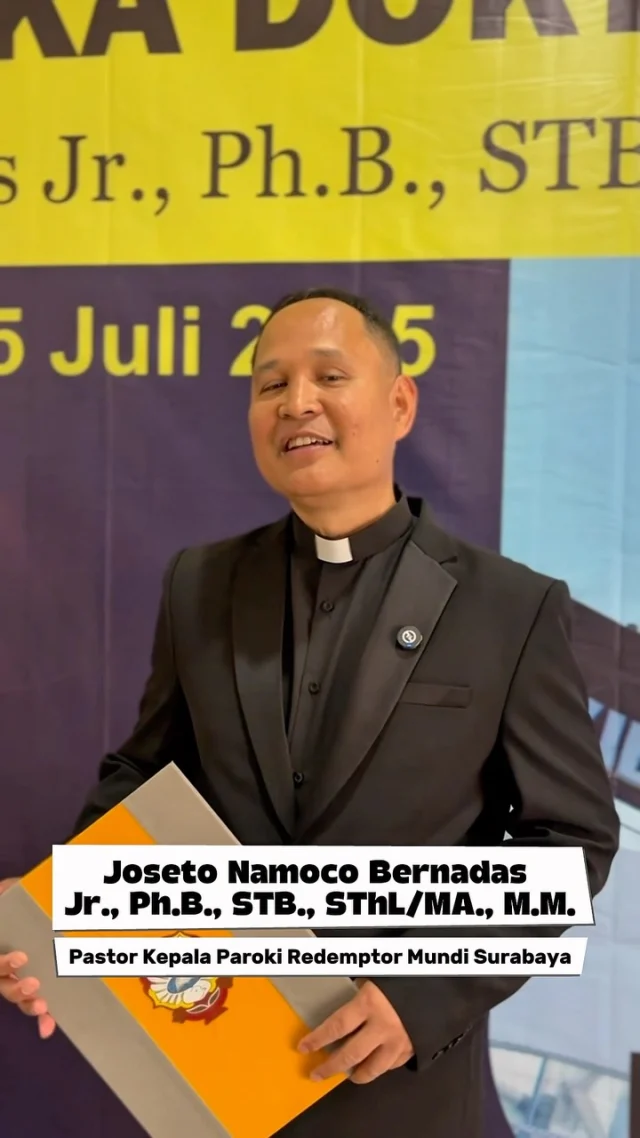 Proficiat kepada Romo Joseto yang telah  berhasil dalam Ujian Terbuka Doktoral pada Selasa (15/7) di Kampus UKWMS Dinoyo ✨
Ada ucapan spesial juga nih dari Uskup Surabaya, Mgr. Agustinus Tri Budi Utomo dan Co-Promotor, Dr. Elisabeth Supriharyanti, SE., M.Si., 
Semoga ilmu yang telah didapat bermanfaat dan berdampak positif bagi gereja. 

#UKWMS #DoktorIlmuManajamen #UjianTerbuka #Doktoral
